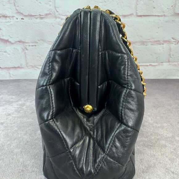 Chanel Black Quilted Caviar Leather Vintage Timeless Frame Bag - Picture 5 of 15
